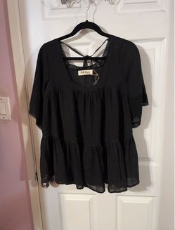 Women’s size Extra Small/ Small Pretty Black Tiered Top.  Made of 60% Cotton and 40% Polyester.  Brand new never worn.  Selfie Couture by Trendology. 