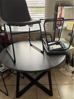 Table with 4 chairs