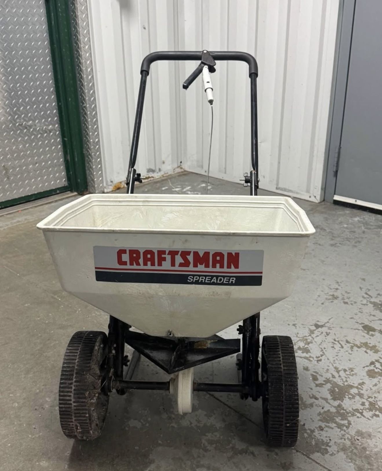 Craftsman XL Push broadcast Spreader With Application Multi dial Trigger