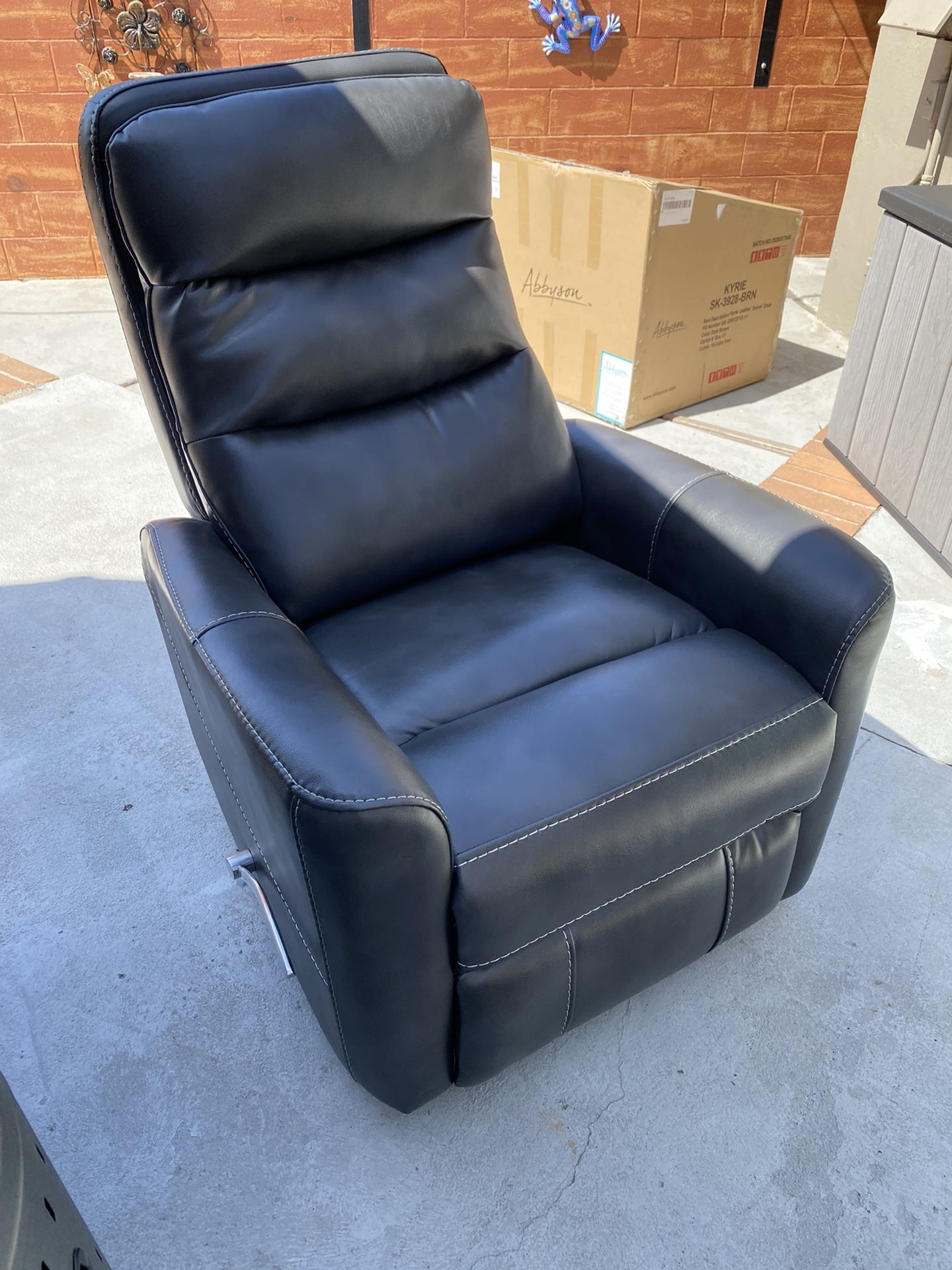 Recliner Chair - Main Image