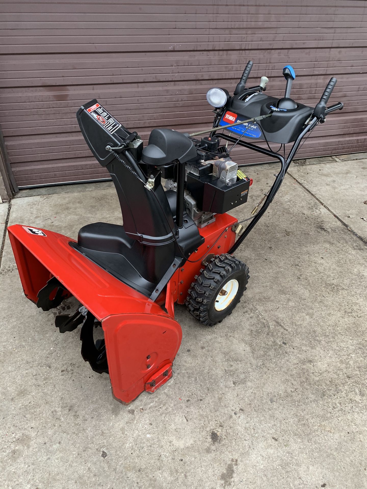 Toro power max 828E snow blower with electric start 28” for Sale in ...