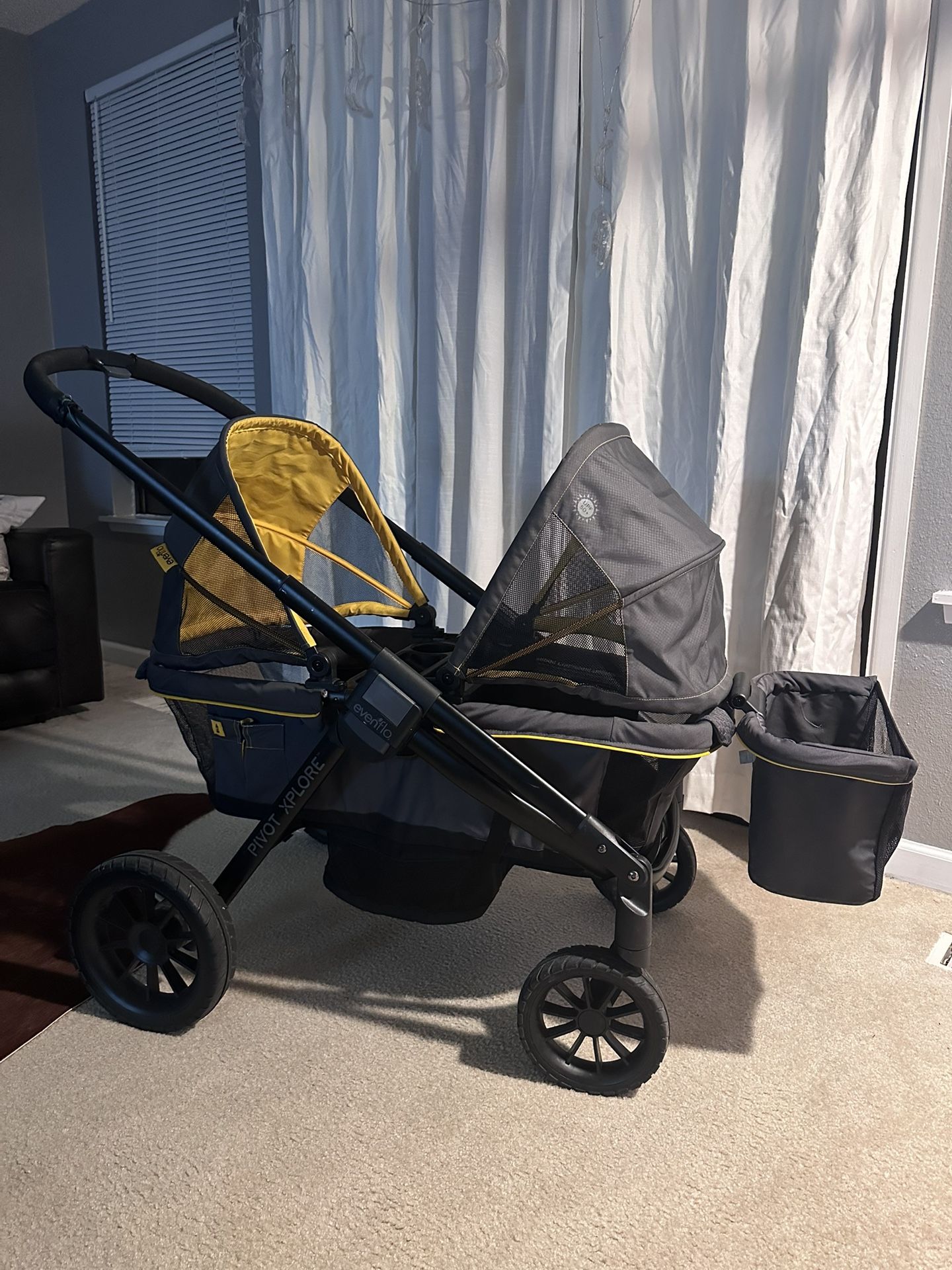 Evenflo Pivot Xplore All-Terrian Stroller Wagon