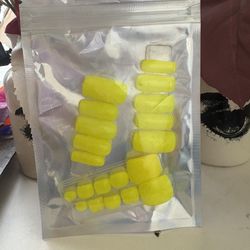 Glow In The Dark Press On Nails