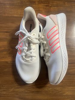 Womens tennis shoes size 7.5