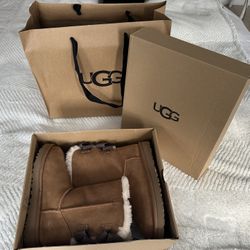 Brand New Women’s UGG Bailey Bow Size 6