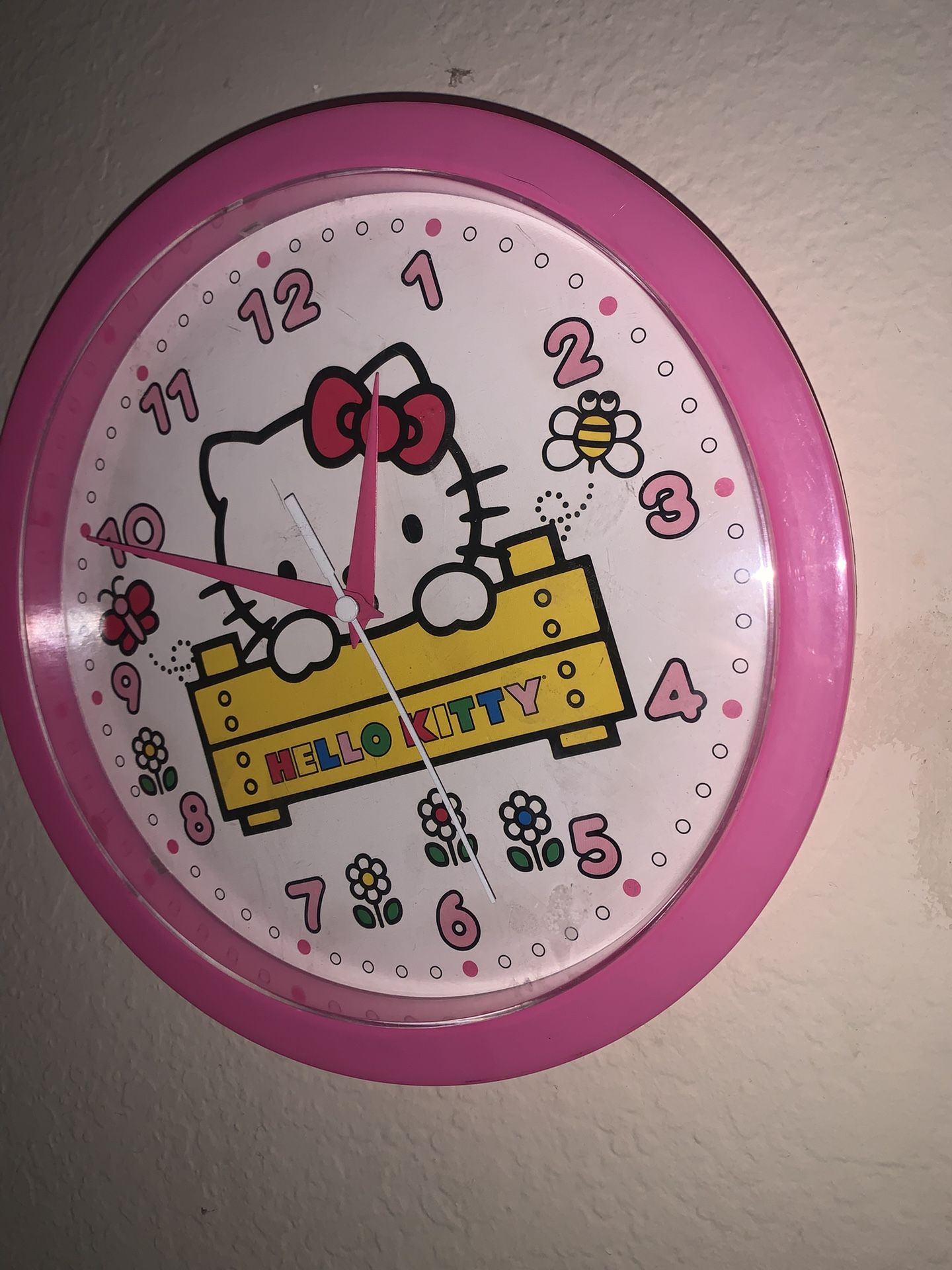hello kitty clock