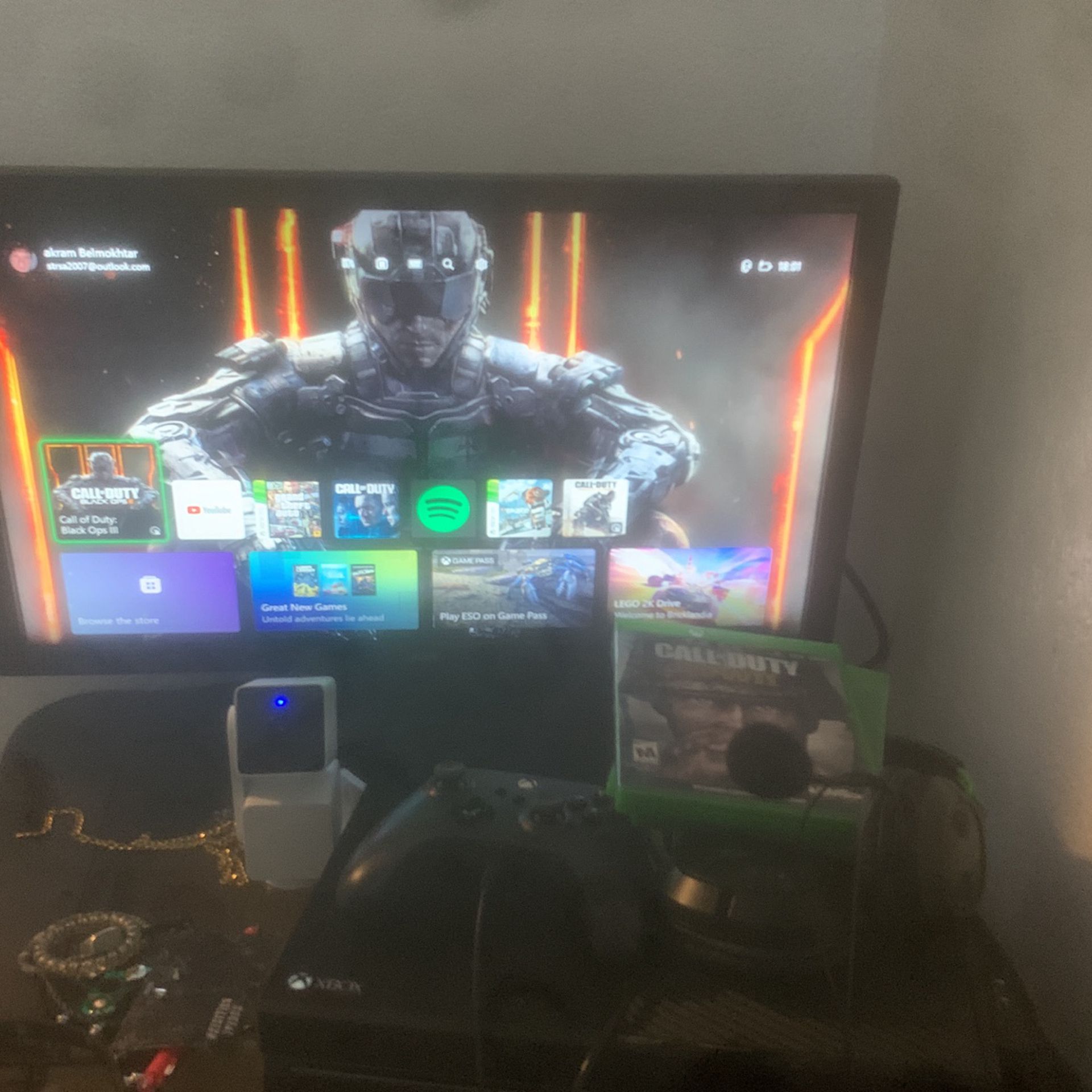 XBOX One 3 Games 1 Remote With Mic And Moniter