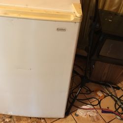 Kenmore 4.5 Cu Freezer