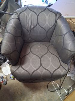 Marvel Traditional 360-degree Swivel Tub Chair