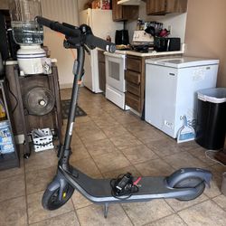 Segway Ninebot E2 Pro. 