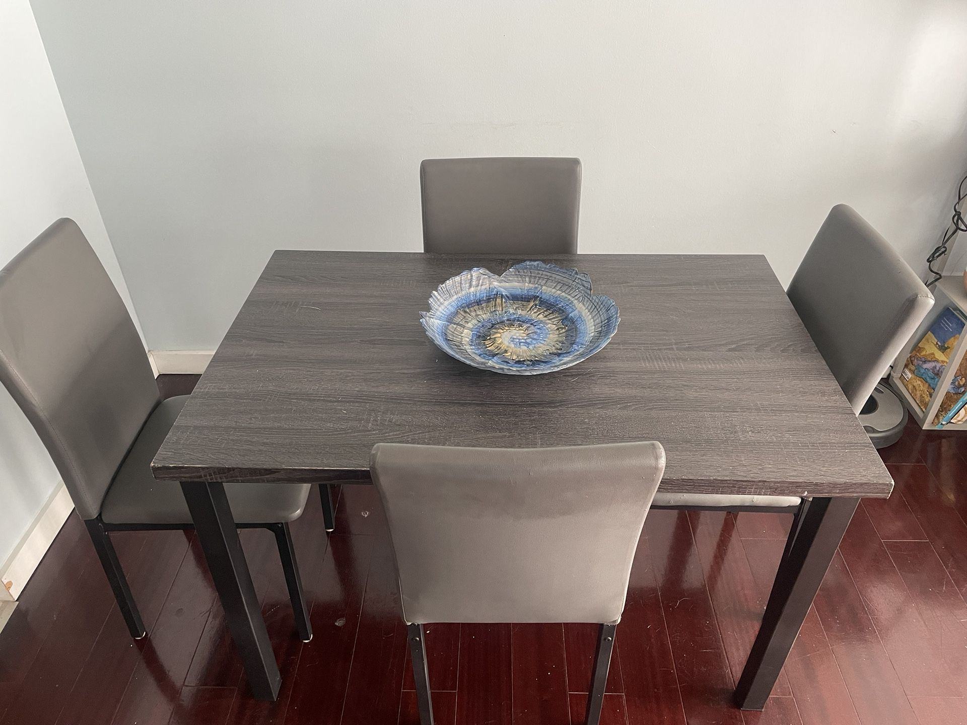 5 Piece Dining Room Table And Chairs 