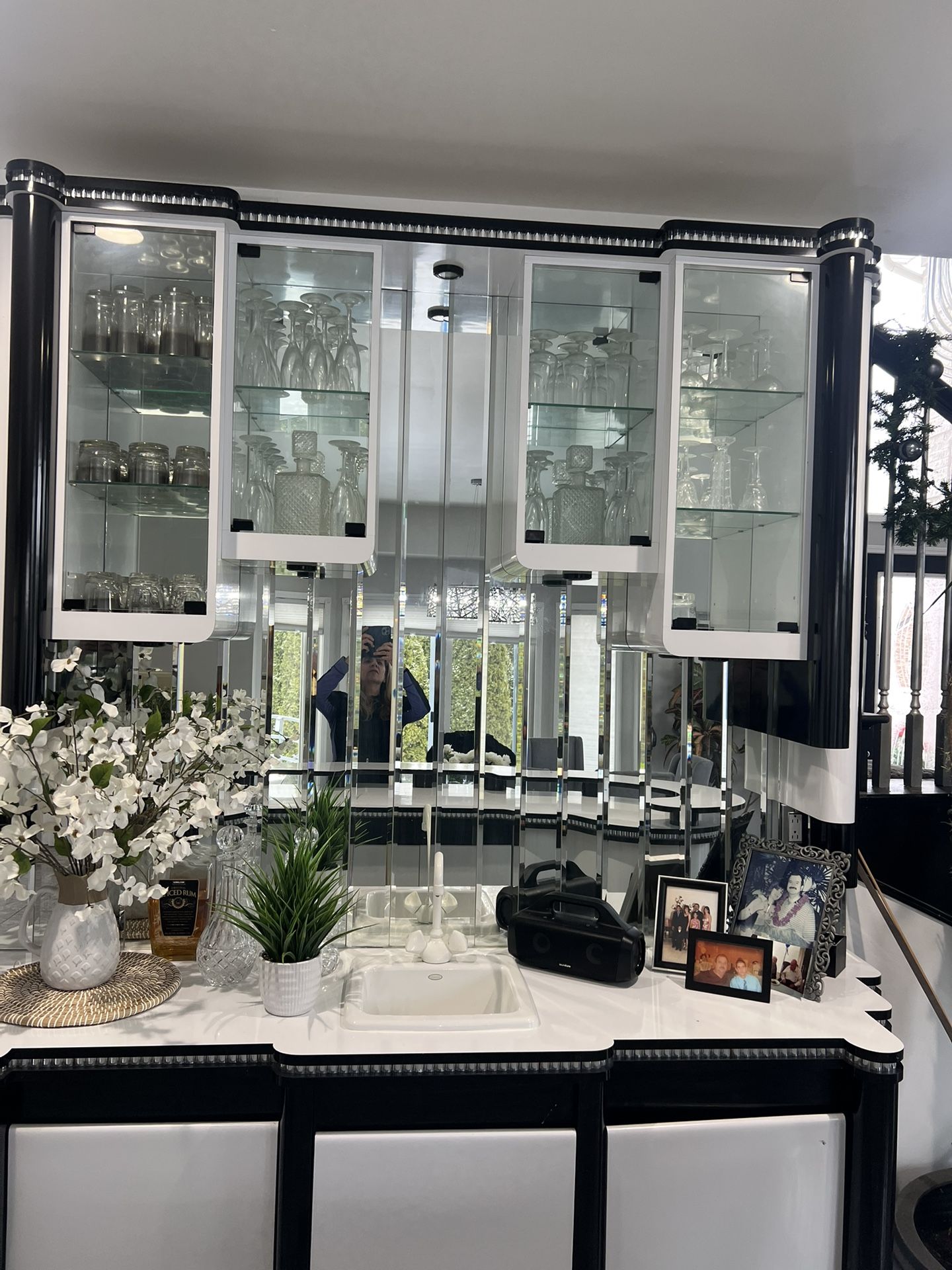 White And Black Formica Bar