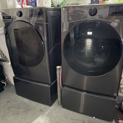 LG Washer Dryer Set With Pedestals
