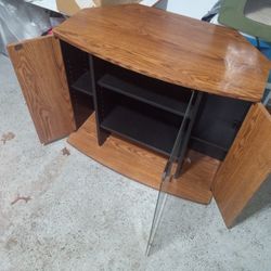 TV STAND / MEDIA CABINET 