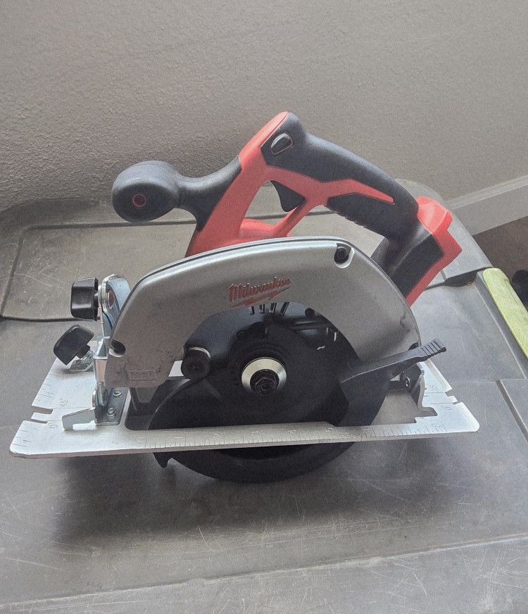 Milwaukee Circular Saw 6-1/2" M18