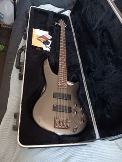 Ibanez bass and case