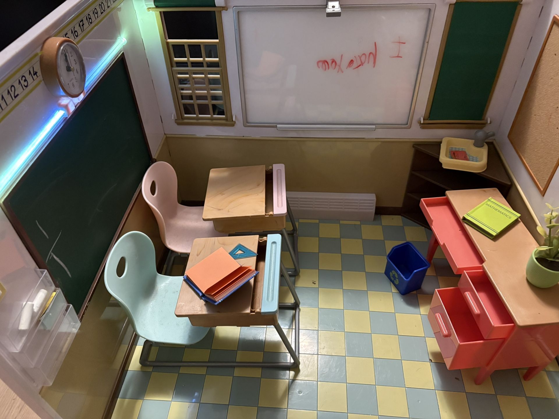 Awesome Academy the schoolroom playset