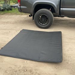 Tacoma Short Bed Tri Fold Cover 
