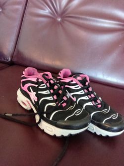 Nike Air Max Plus Sneakers Black Pink 12Y