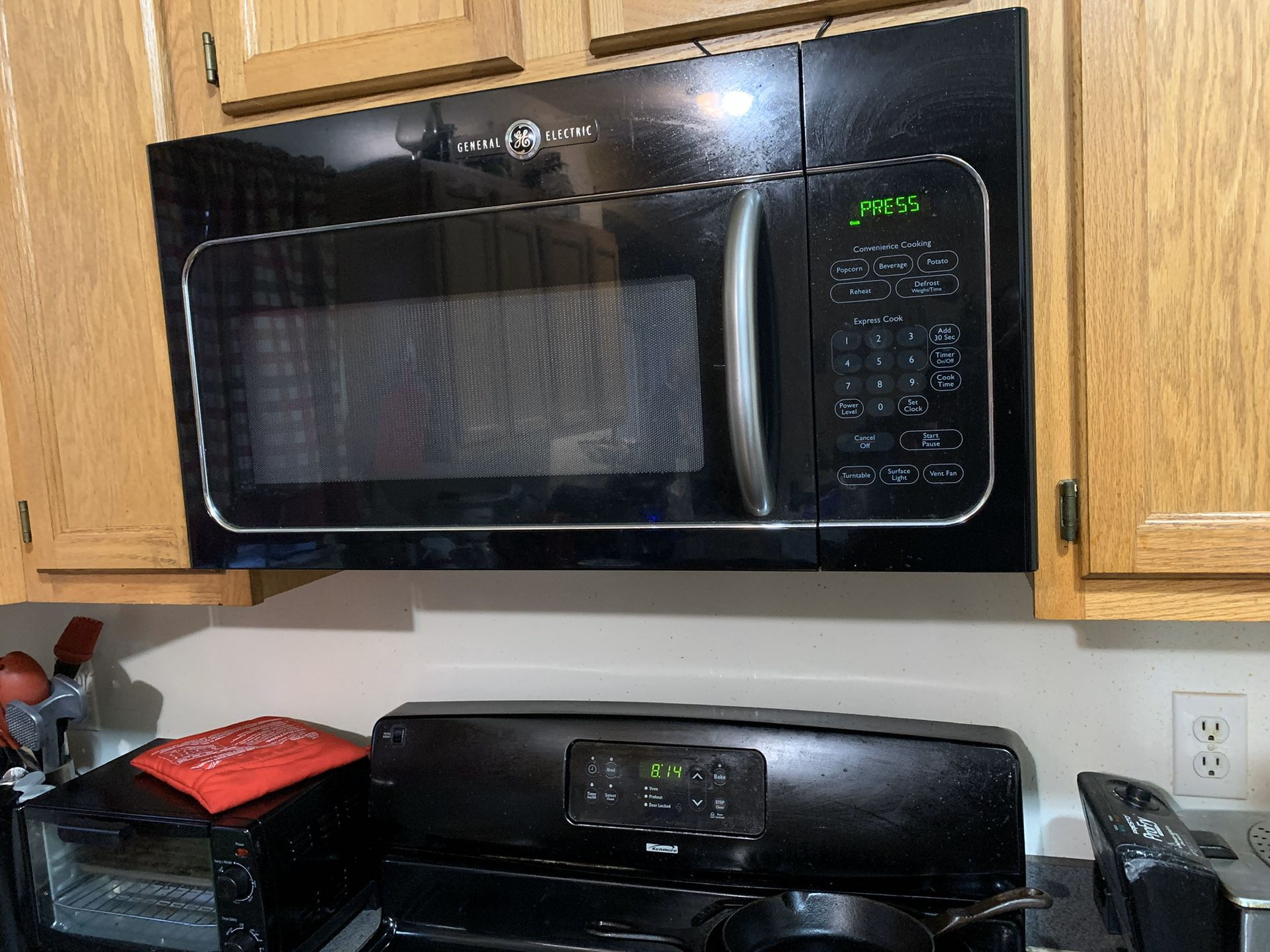 NEW GE Over The Stove Microwave 1000W w/ Light & Exhaust Vent