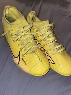 Nike Mercurial Superfly 9 club Size (5) 20$