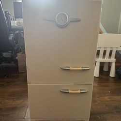 Pottery Barn Kids Retro Pink Kitchen