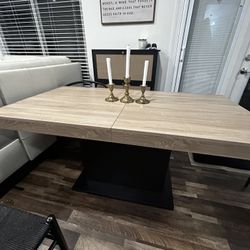 Beautiful Modern dining Table 