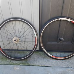 DT SWISS 4.0 700c wheelset w/ 700x25c Tires