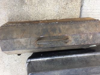 Metal tools box