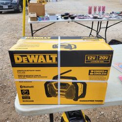 DeWalt 20 Or 12 Volt Radio With Bluetooth  An Charger Or Electric 