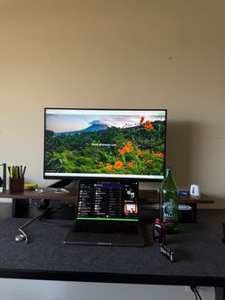 BENQ 4K HD 32” COMPUTER MONITOR /GAMING MONITOR. MAC MACBOOK HUB