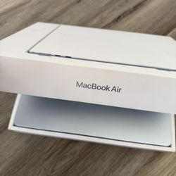 MacBook Air 13 2025 M4 (Sky Blue)