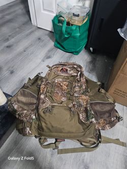 ALPS OutdoorZ Falcon 2500 Vented Frame Camo Hunting Daypack Backpack 41L Asking $80obo
