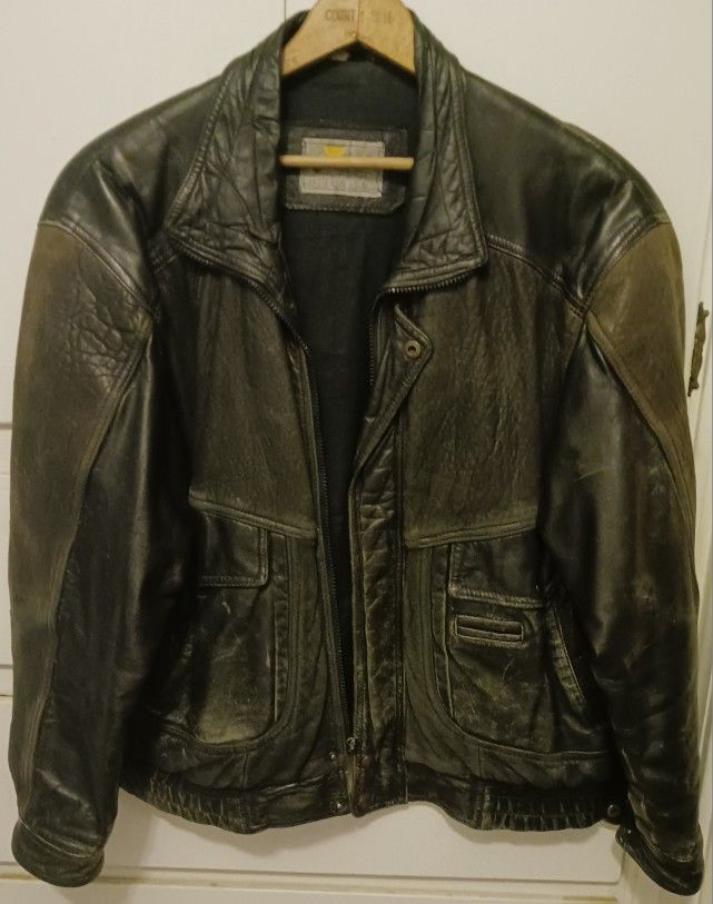MEN'S MESA RIDGE 100% BLACK LEATHER BOMBER JACKET, NICELY BROKEN IN, SIZE LARGE, NEEDS CLEANING