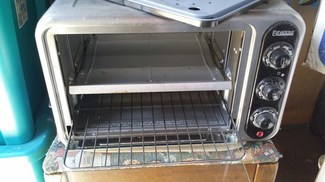 Black Decker Toaster Oven (model TO1675B) for Sale in Haltom City, TX -  OfferUp
