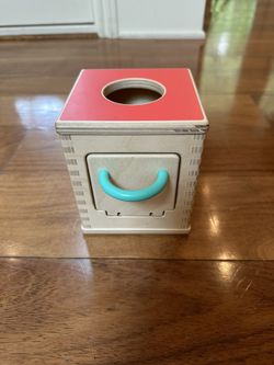 Like New Lovevery Hide and Find Drop Box & Ball