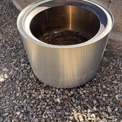 Solo smokeless fire pit with cover and handle