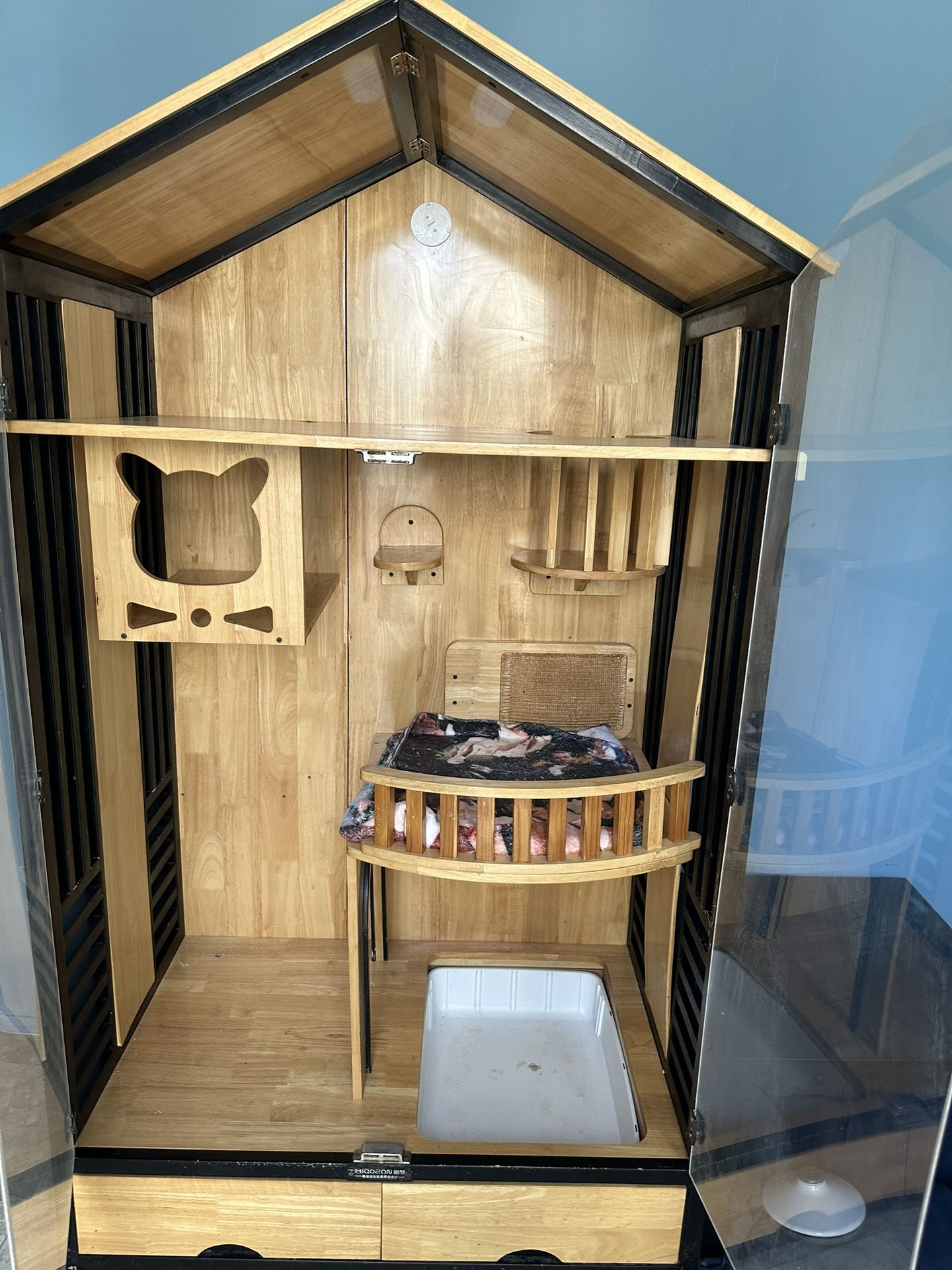 Cat House w/ Plastic Doors