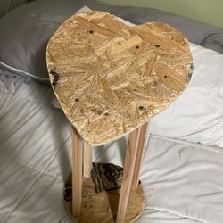 Flower Heart Wood Stand 