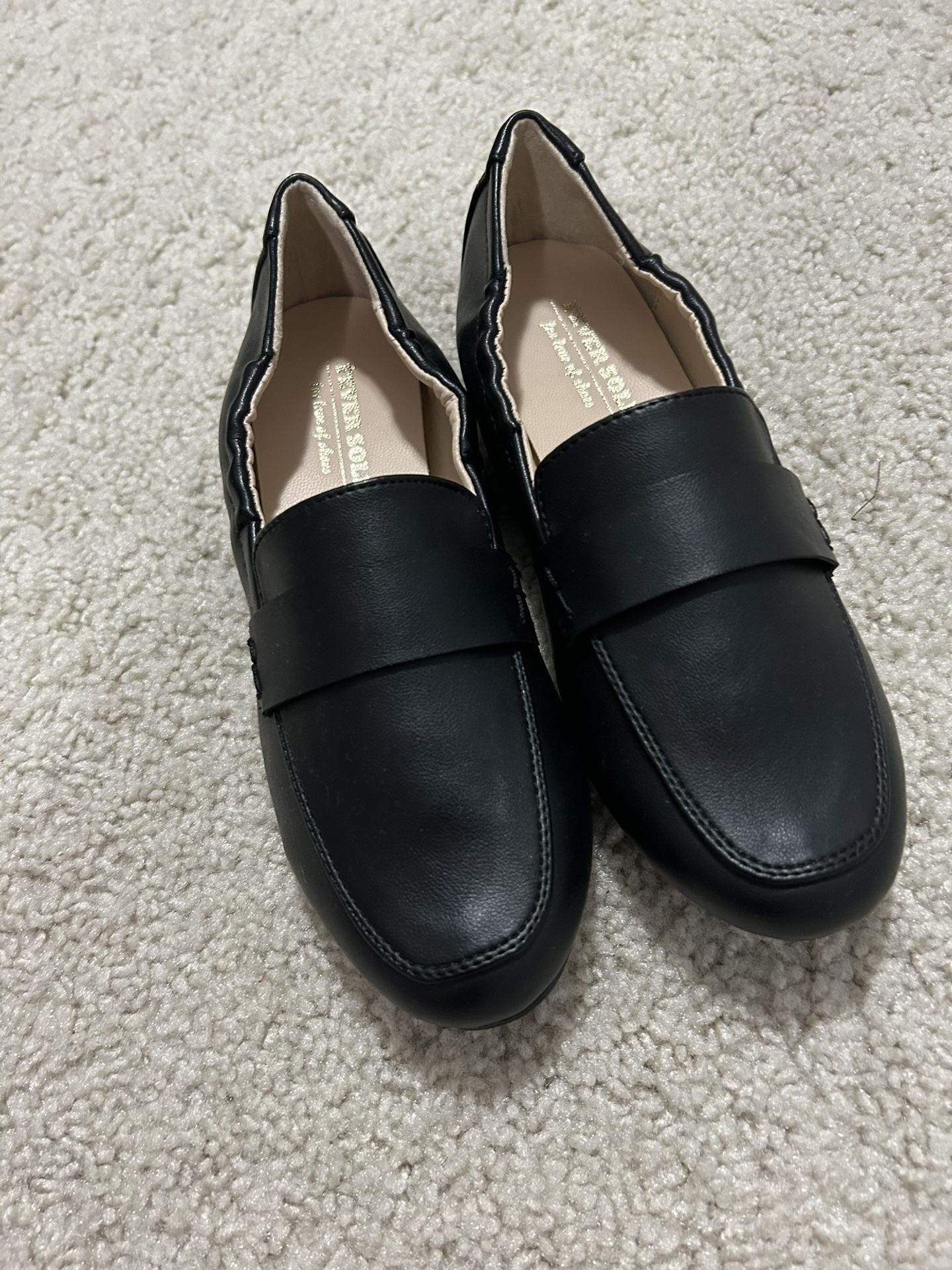 Fever Sole Women's Size 6 black dress shoe/ flats/ slip on loafers
