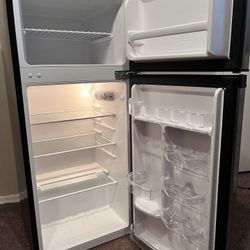 Summit Compact Refrigerator/Freezer - Like New!