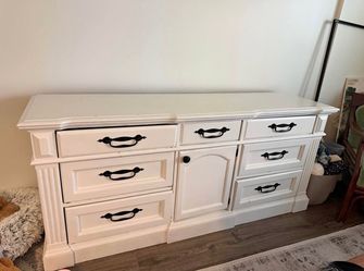 Large Solid Wood Dresser 9-Drawers