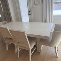 Rooms To Go Modern Dining Table Set – 6 Pieces (Great Condition!)