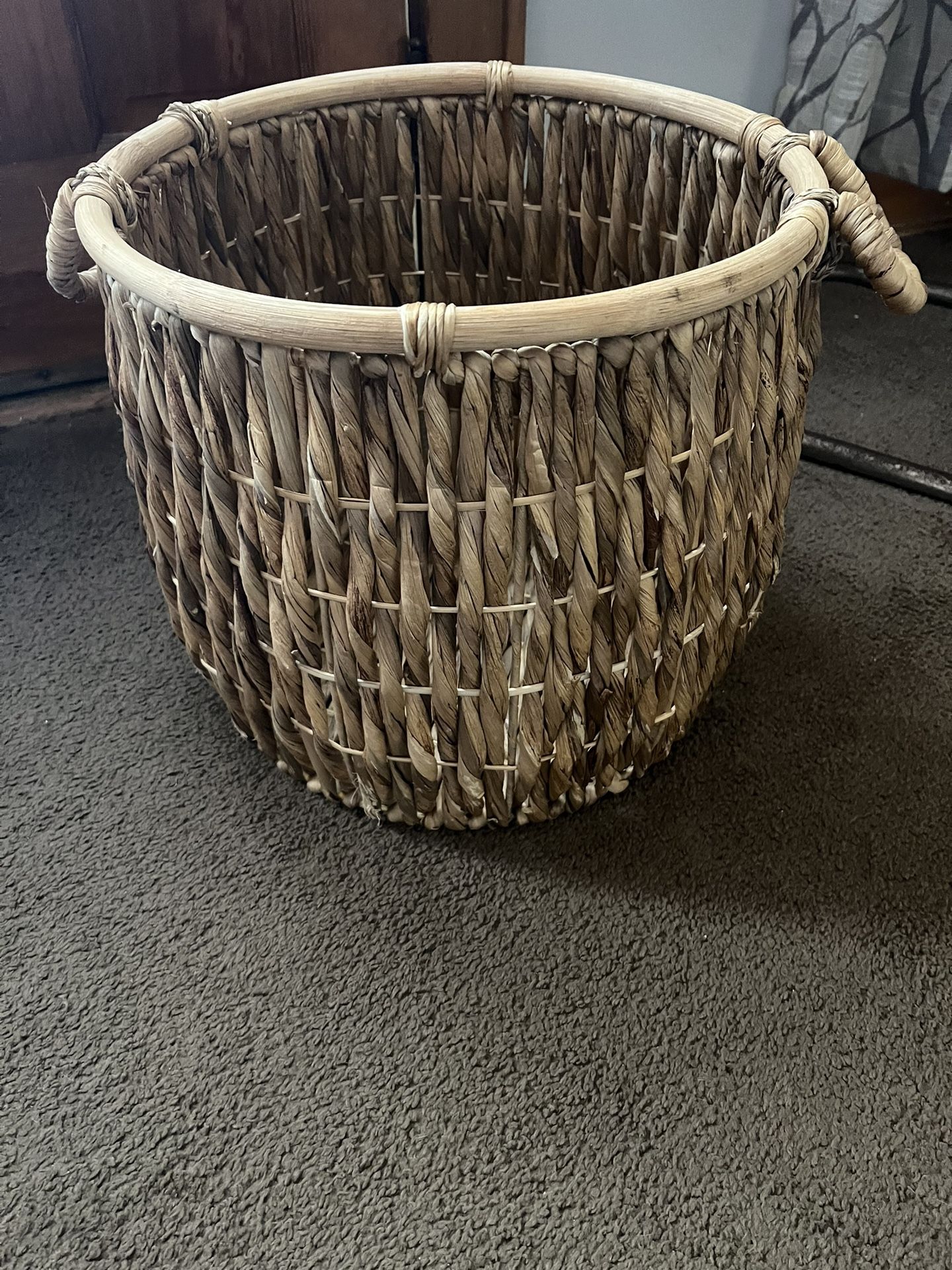 Basket W/Handles
