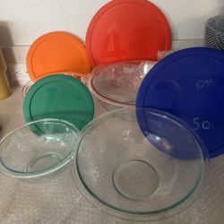 Pyrex 8 Piece (Set Of 4 Mixing Bowls With Lids)