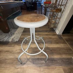Vintage industrial counter stool kitchen counter height swivel chair metal frame Great condition Made in 2011