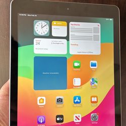 iPad 6th Gen 128gb. Like New And Unlocked! 