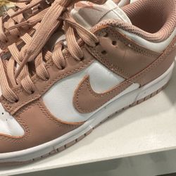 NIKE • WOMENS 6.5