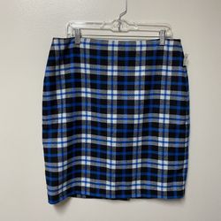 Women’s TALBOTS Polyester/wool blue, white & black plaid lined skirt… Size 14
