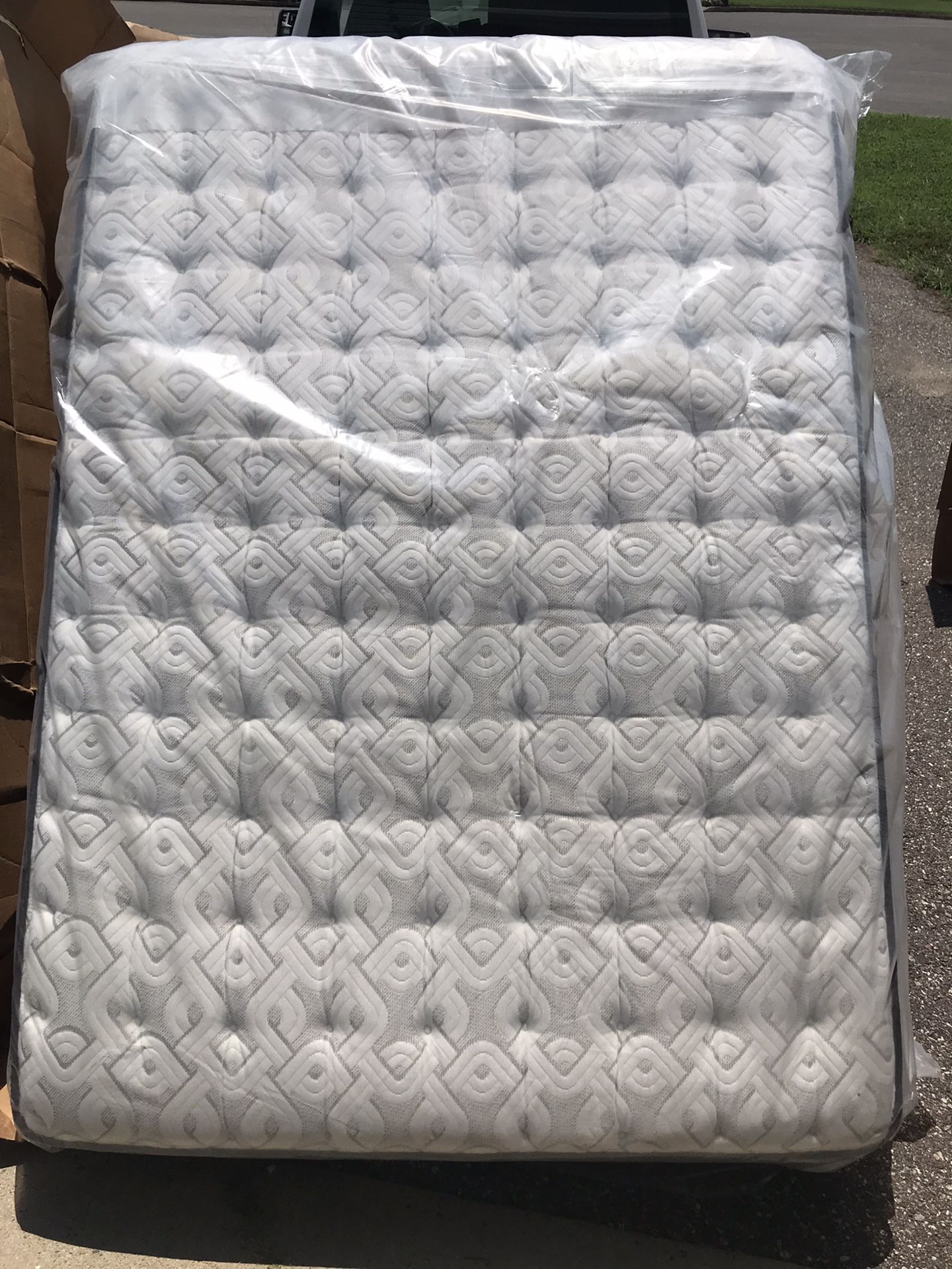 Sealy Posturepedic full size mattress